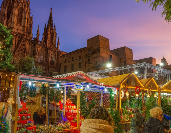 MERCADOS NAVIDEÑOS: TRADICIÓN Y AMBIENTE FESTIVO